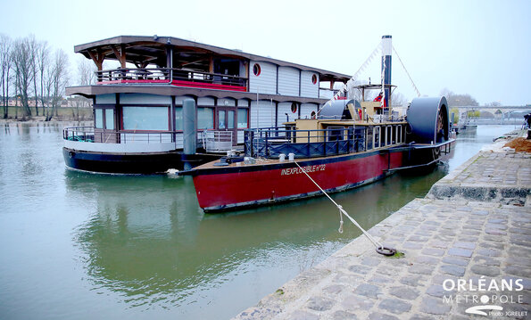 Grutage de l'Inexplosible à Orléans - quai du châtelet Grutage de l'Inexplosible à Orléans - quai du châtelet